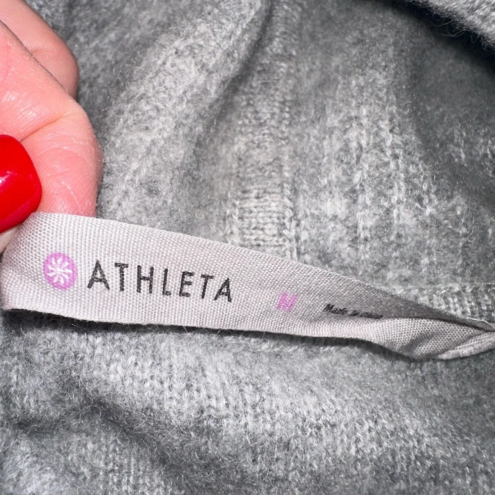 Athleta Cashmere Aurora Hooded Gray Long Sweater Tunic Kangaroo Pocket Medium - Picture 4 of 8